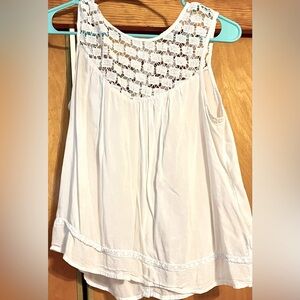 Old Navy white tank withh detail around neck and buttons down the back. Size S